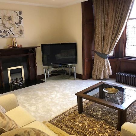 Beautiful 4-Bed Villa In Глазго Экстерьер фото